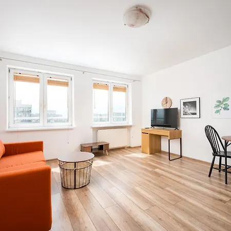 Metro Natolin Charming By Bookinghost Apartamento