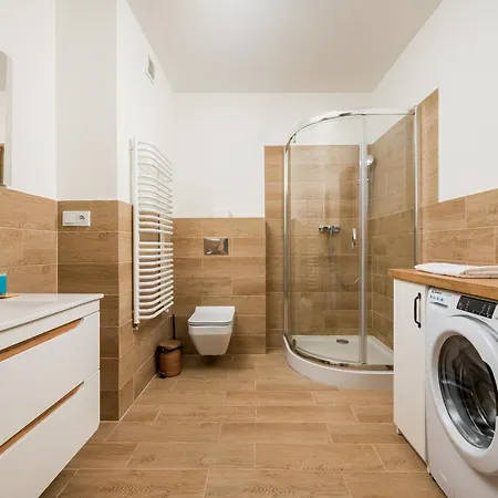 Metro Natolin Charming By Bookinghost Apartamento