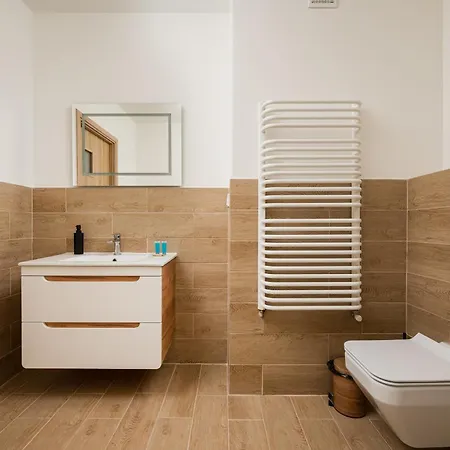 Metro Natolin Charming By Bookinghost Apartamento